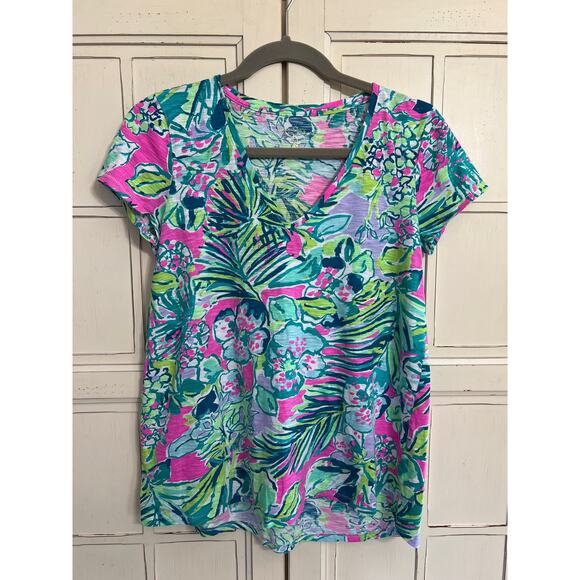 Lilly Pulitzer size small v-neck tee t-shirt - Picture 1 of 2